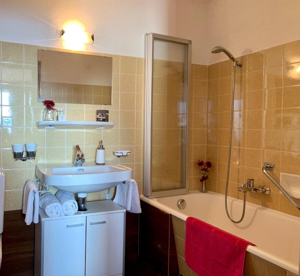 Haus Lukas Bed & Breakfast เซเฟลด์ อิน ทิโรล ภายนอก รูปภาพ